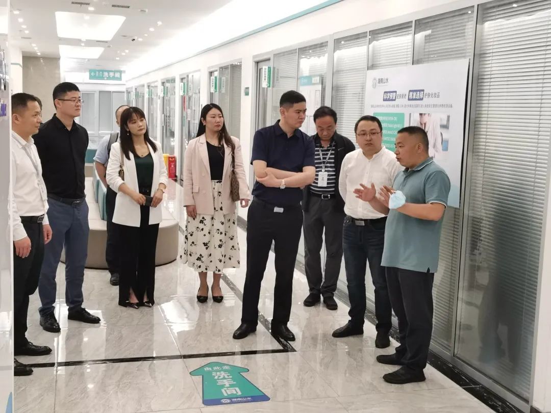 洋河股份（蘇酒集團）湖南事業(yè)部總經理(lǐ)牛海(hǎi)軍一行(xíng)到(dào)山水(shuǐ)集團開(kāi)展拜訪交流活動